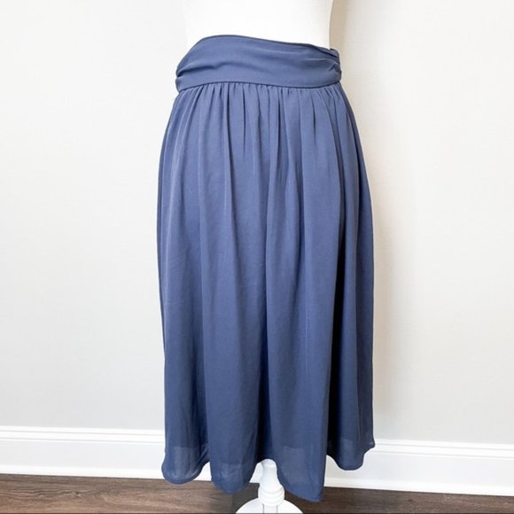 2/$20 3/$24 Mod Cloth Navy Pleated Chiffon Skirt - Picture 3 of 5